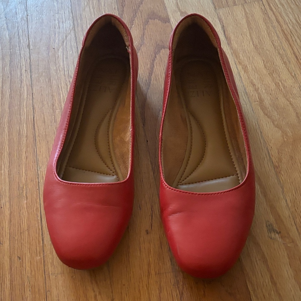 Red Women's Flats- Naturalizer size 7.5. Great condition.